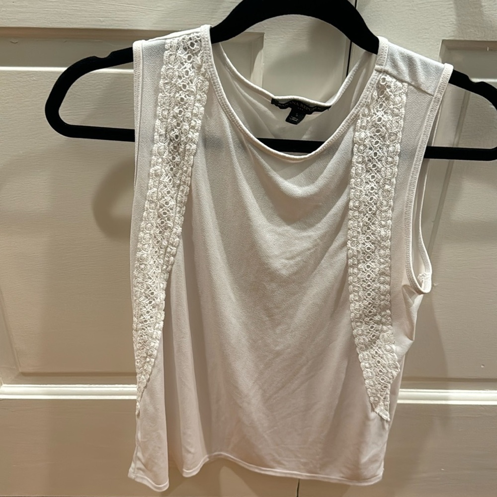 Banana Republic white sleeveless blouse. Size S. Worn once - perfect condition